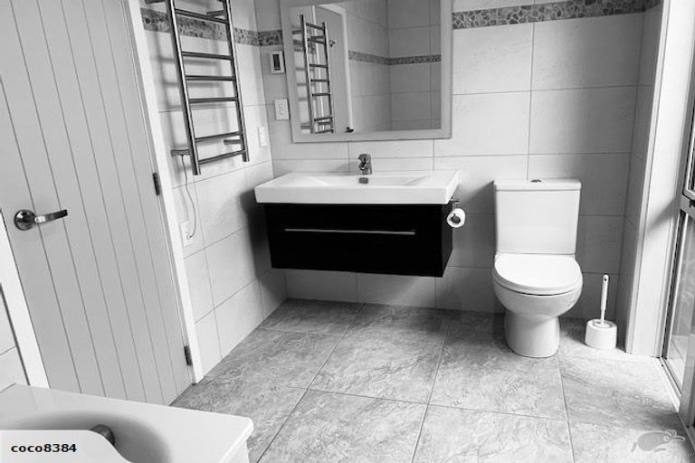 Photo of property in 100 Harbour View Road, Omokoroa, 3114