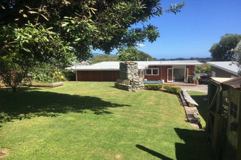 Photo of property in 11 Huia Street, Waikanae, 5036