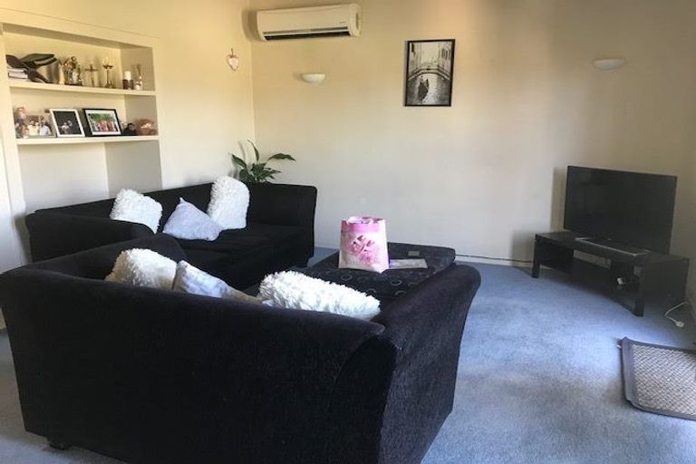 Photo of property in 1/23 Woodcote Drive, Glenfield, Auckland, 0629