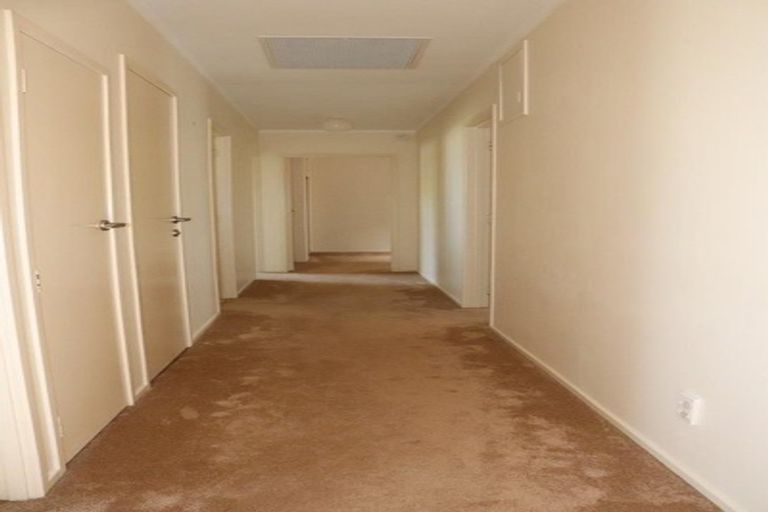 Photo of property in 547 Glenfield Road, Glenfield, Auckland, 0629