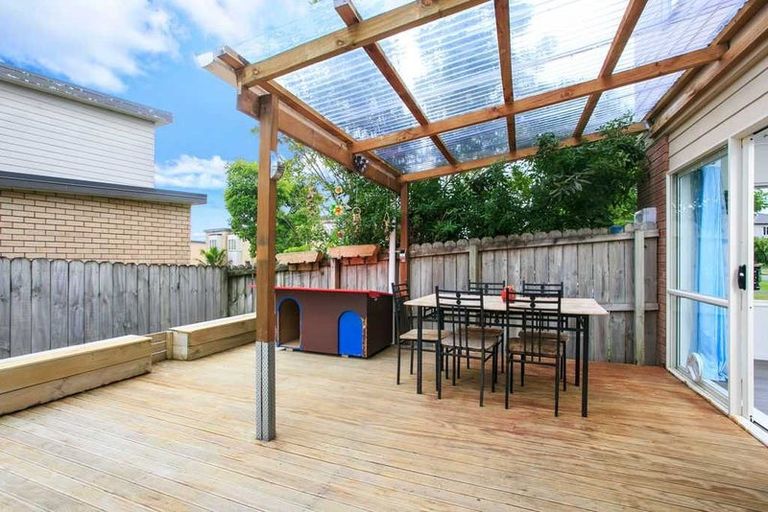 Photo of property in 9 Brashier Circle, Sunnyvale, Auckland, 0612