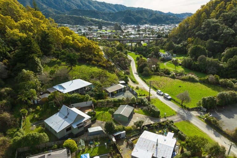 Photo of property in 17 Garden Terrace, Picton, 7220