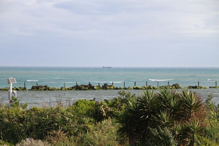 Photo of property in 2 Morgan Street, Castlecliff, Whanganui, 4501