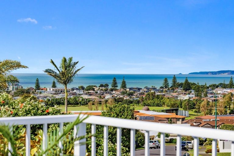 Photo of property in 56 Grovenor Drive, Orewa, 0931