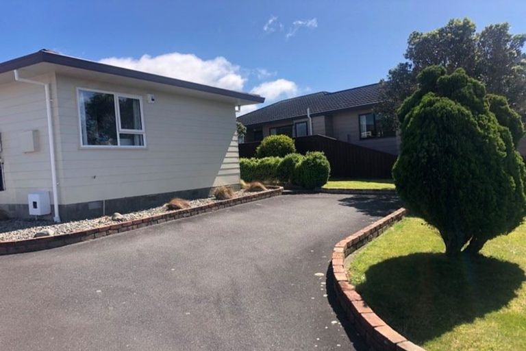 Photo of property in 11 Jasmine Grove, Maungaraki, Lower Hutt, 5010