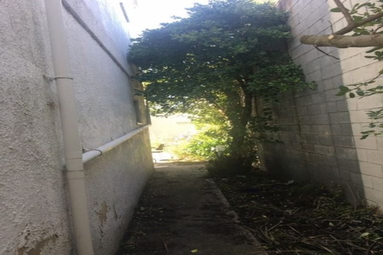 Photo of property in 33 Reid Road, South Dunedin, Dunedin, 9012