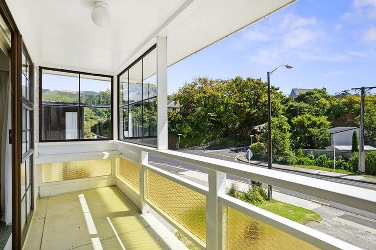 Photo of property in 32 Collins Avenue, Tawa, Wellington, 5028