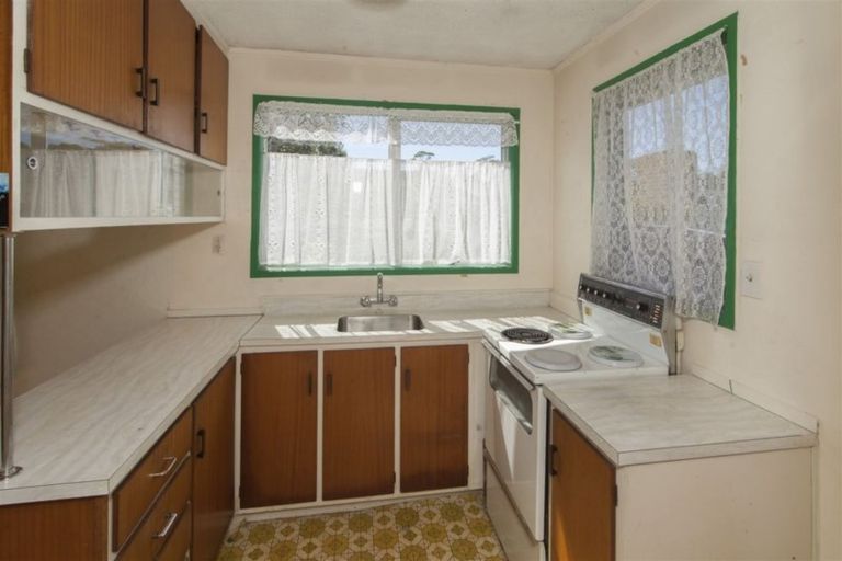 Photo of property in 1/4 Clyma Place, Massey, Auckland, 0614