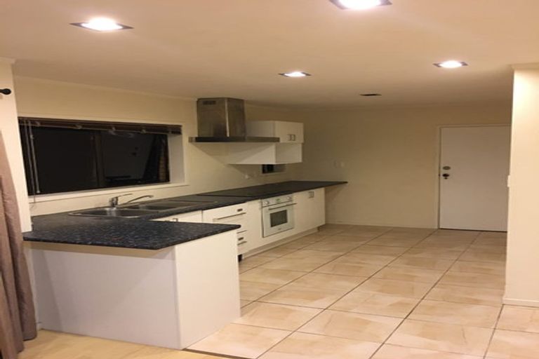 Photo of property in 2/9 Northall Road, New Lynn, Auckland, 0600