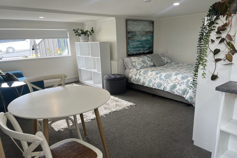 Photo of property in 1/1 Deuxberry Avenue, Northcote, Auckland, 0627