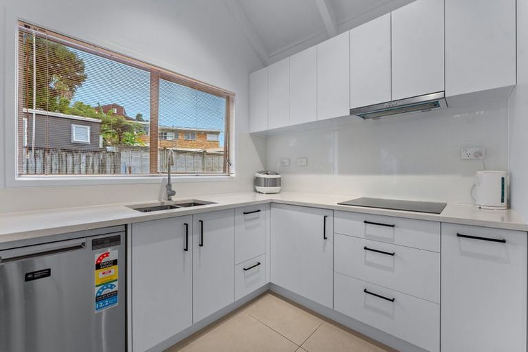 Photo of property in 2/1 Trelawny Place, Hillcrest, Auckland, 0627