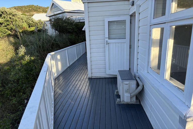Photo of property in 16 Aranoni Street, Island Bay, Wellington, 6023
