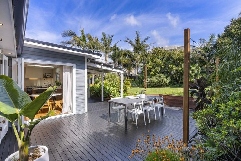 Photo of property in 1/27 Kiteroa Terrace, Rothesay Bay, Auckland, 0630