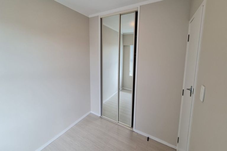 Photo of property in 2/52 Bentley Avenue, Glenfield, Auckland, 0629