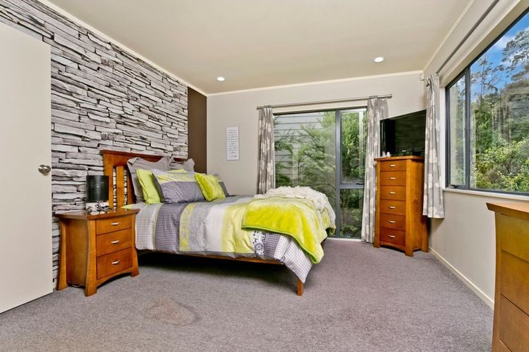 Photo of property in 2/32 Glendhu Road, Bayview, Auckland, 0629