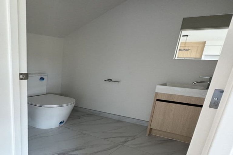 Photo of property in 215c Forrest Hill Road, Forrest Hill, Auckland, 0620