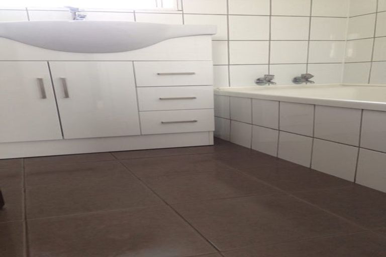 Photo of property in 42 Acacia Street, Kelvin Grove, Palmerston North, 4414