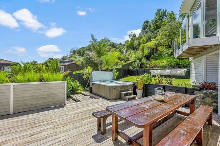 Photo of property in 69 De Luen Avenue, Tindalls Beach, Whangaparaoa, 0930