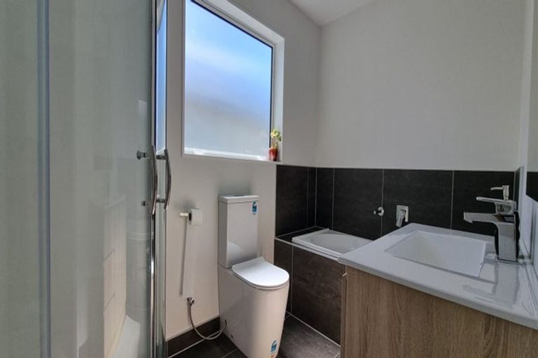 Photo of property in 19 Kaimai Avenue, Massey, Auckland, 0614