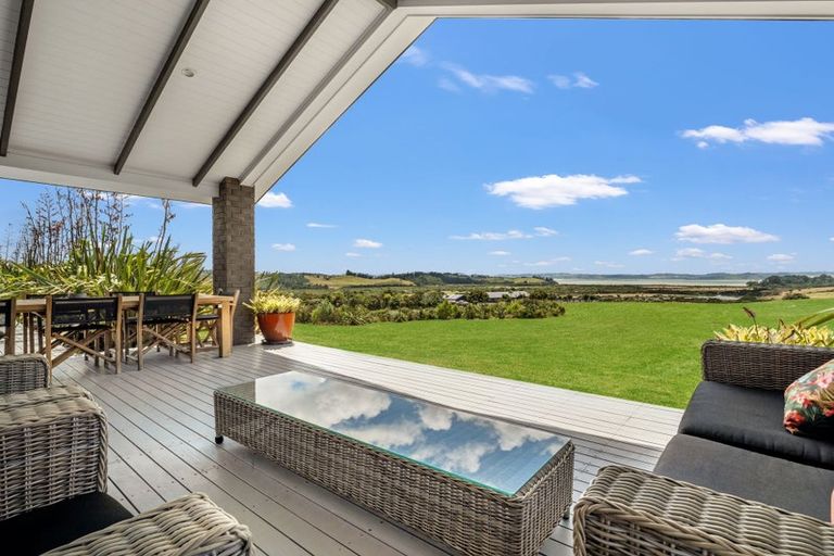 Photo of property in 18 Kaipara Lake Road, South Head, Helensville, 0874