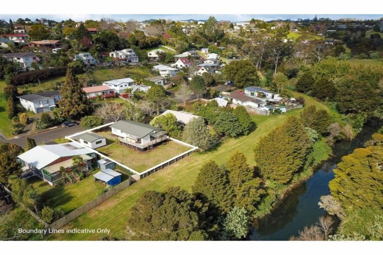 Photo of property in 3 Amokura Drive, Kerikeri, 0230