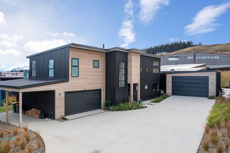 Photo of property in 9 Barclay Place, Wanaka, 9305
