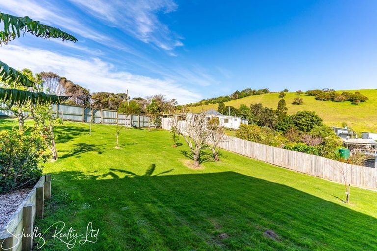 Photo of property in 10 Oxford Street, Whakapirau, Maungaturoto, 0583