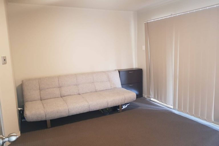 Photo of property in 10 Albemarle Place, Massey, Auckland, 0614