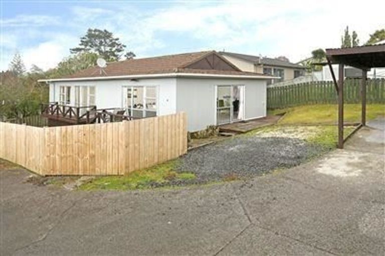 Photo of property in 2/317 Triangle Road, Massey, Auckland, 0614