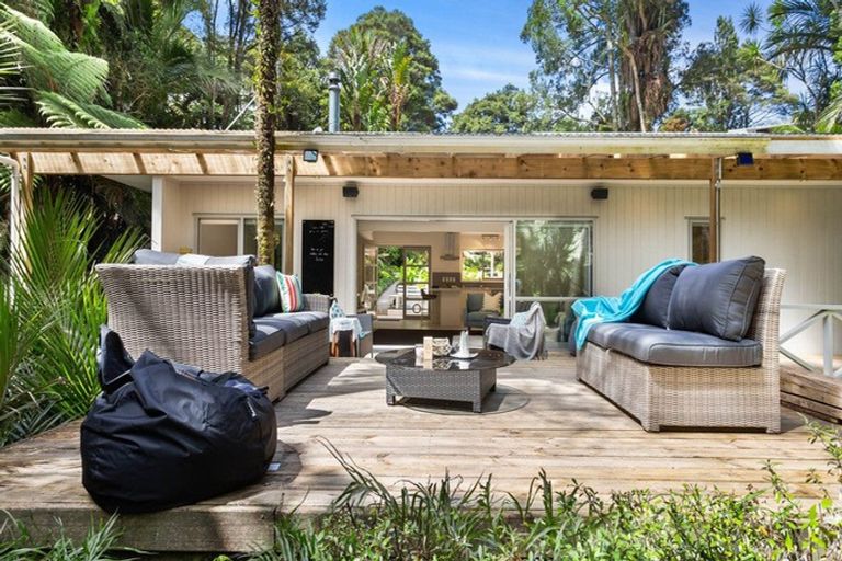 Photo of property in 3 Opanuku Road, Henderson Valley, Auckland, 0612