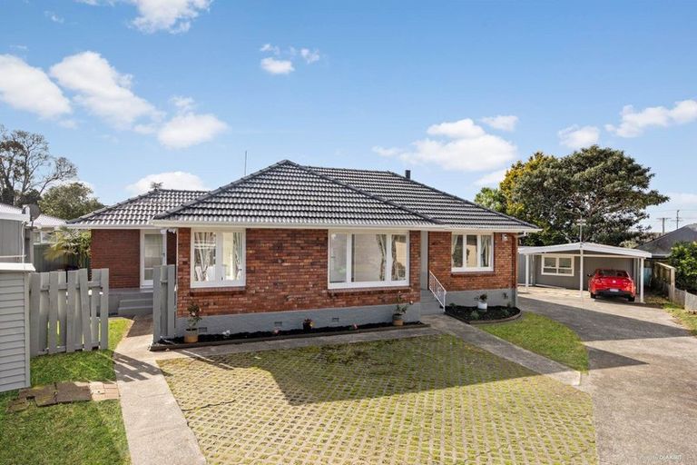 Photo of property in 31 London Street, Te Atatu Peninsula, Auckland, 0610