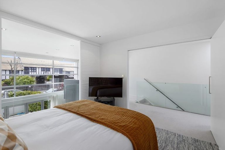 Photo of property in 12 Holly Road, St Albans, Christchurch, 8014