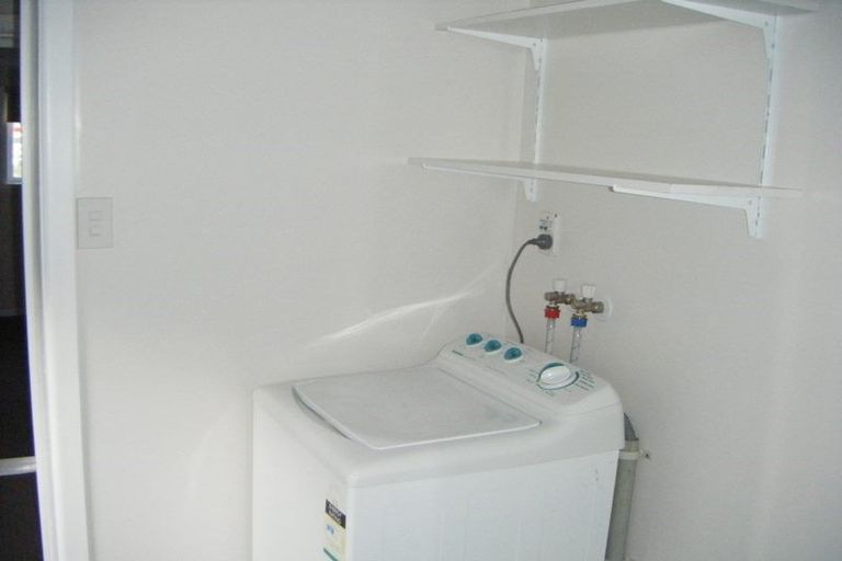 Photo of property in 95 Kelburn Parade, Kelburn, Wellington, 6012