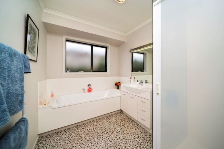 Photo of property in 9a Wilton Street, Westown, New Plymouth, 4310