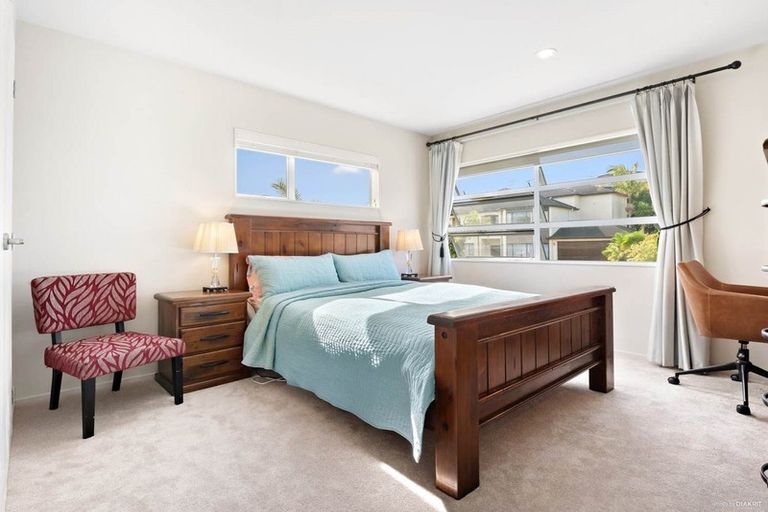 Photo of property in 17 Wye Oak Drive, Schnapper Rock, Auckland, 0632