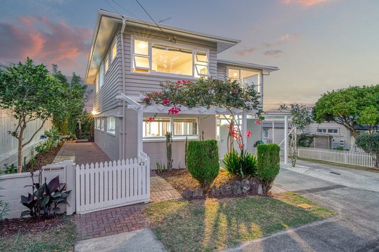 Photo of property in 42 Rawene Road, Birkenhead, Auckland, 0626