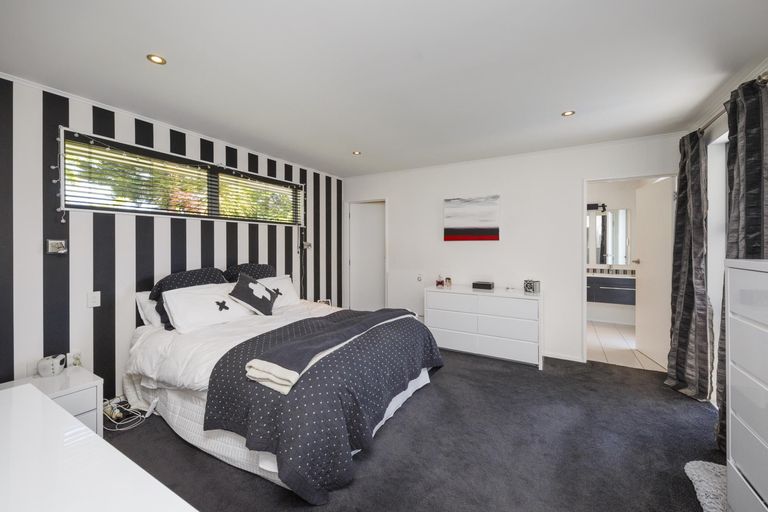 Photo of property in 33 Dittmer Drive, Awapuni, Palmerston North, 4412