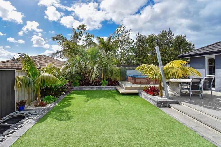 Photo of property in 17 Turnberry Drive, Wattle Downs, Auckland, 2103
