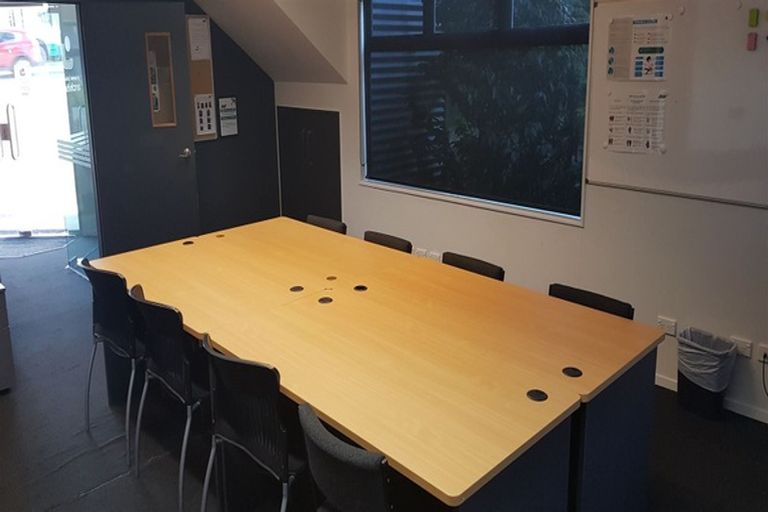 Photo of property in 1/108 Lincoln Road, Henderson, Auckland, 0610