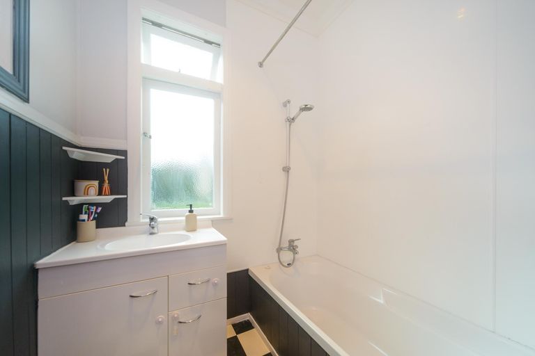 Photo of property in 24 Kauri Street, Roslyn, Palmerston North, 4414