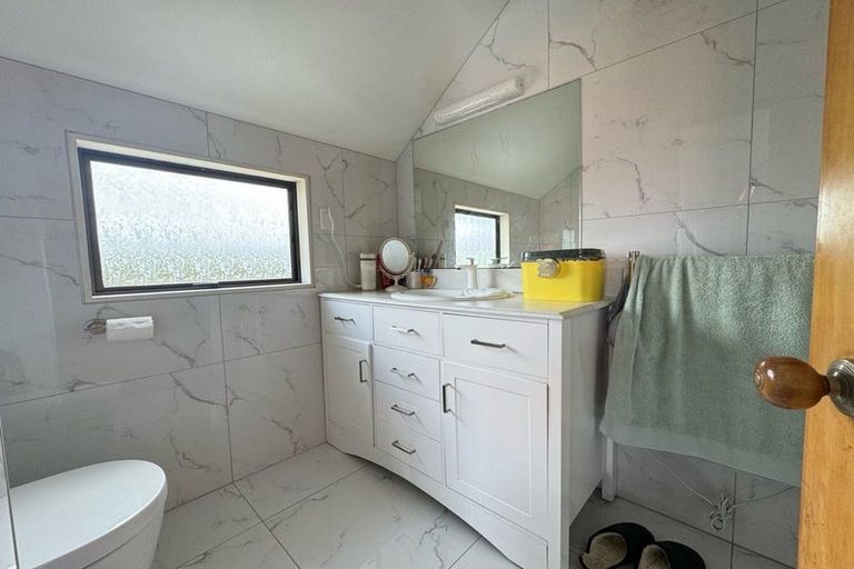 Photo of property in 2 Clearwater Cove, West Harbour, Auckland, 0618