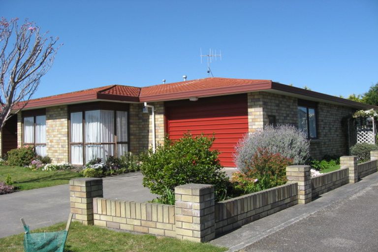 Photo of property in 12 College Drive, Paraparaumu, 5032