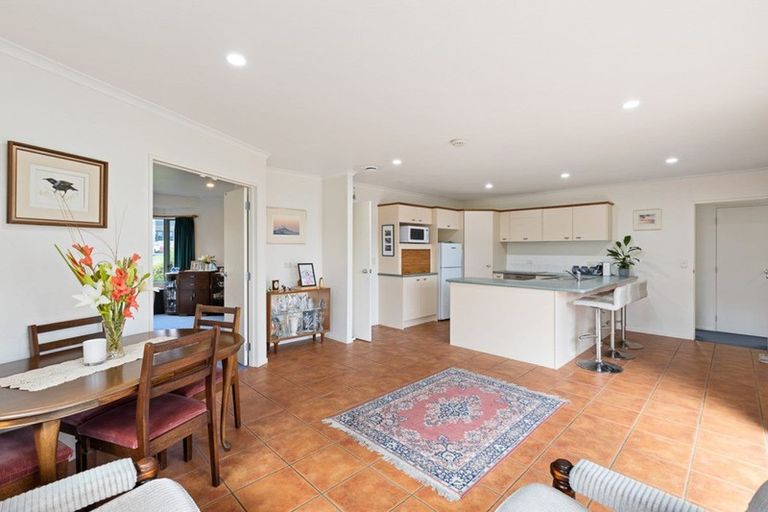 Photo of property in 122 Charles Prevost Drive, The Gardens, Auckland, 2105