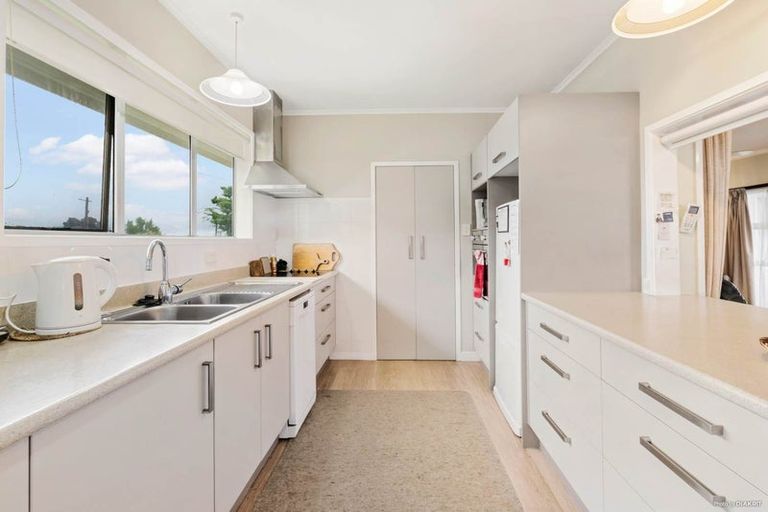 Photo of property in 30 Hutchinsons Road, Bucklands Beach, Auckland, 2014