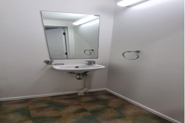 Photo of property in 37 Rakich Place, Henderson, Auckland, 0612