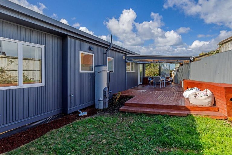 Photo of property in 1/15 Valdese Rise, Browns Bay, Auckland, 0630