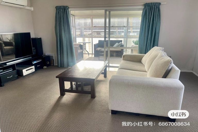 Photo of property in 1/9 Benygloe Place, Highland Park, Auckland, 2010