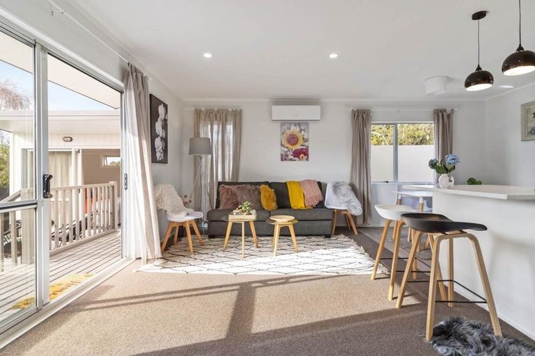 Photo of property in 2/22 Tamworth Close, Manurewa, Auckland, 2102