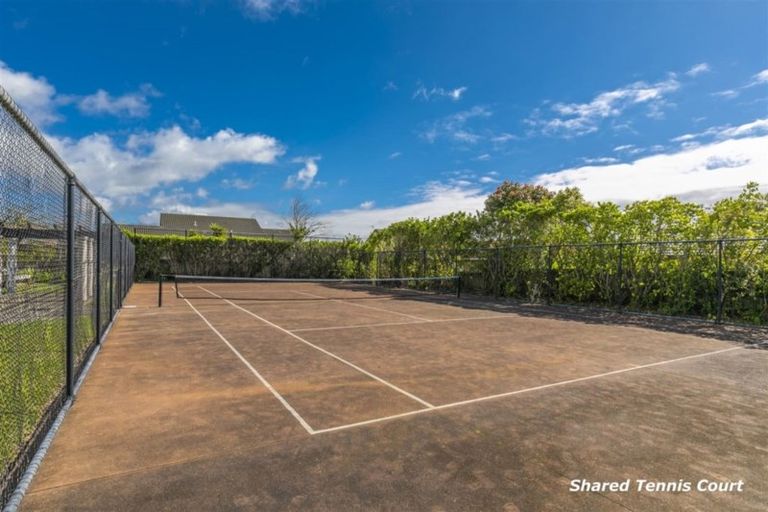 Photo of property in 18 Graven Court, Henderson, Auckland, 0612