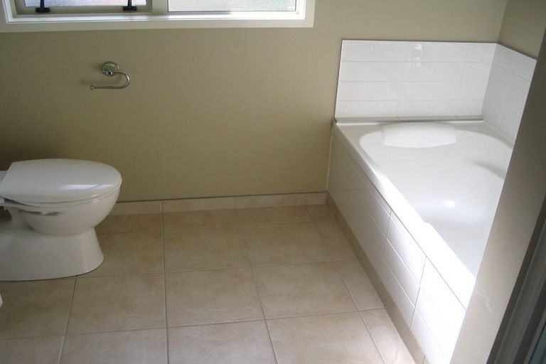 Photo of property in 4 Heidi Crescent, Flat Bush, Auckland, 2016